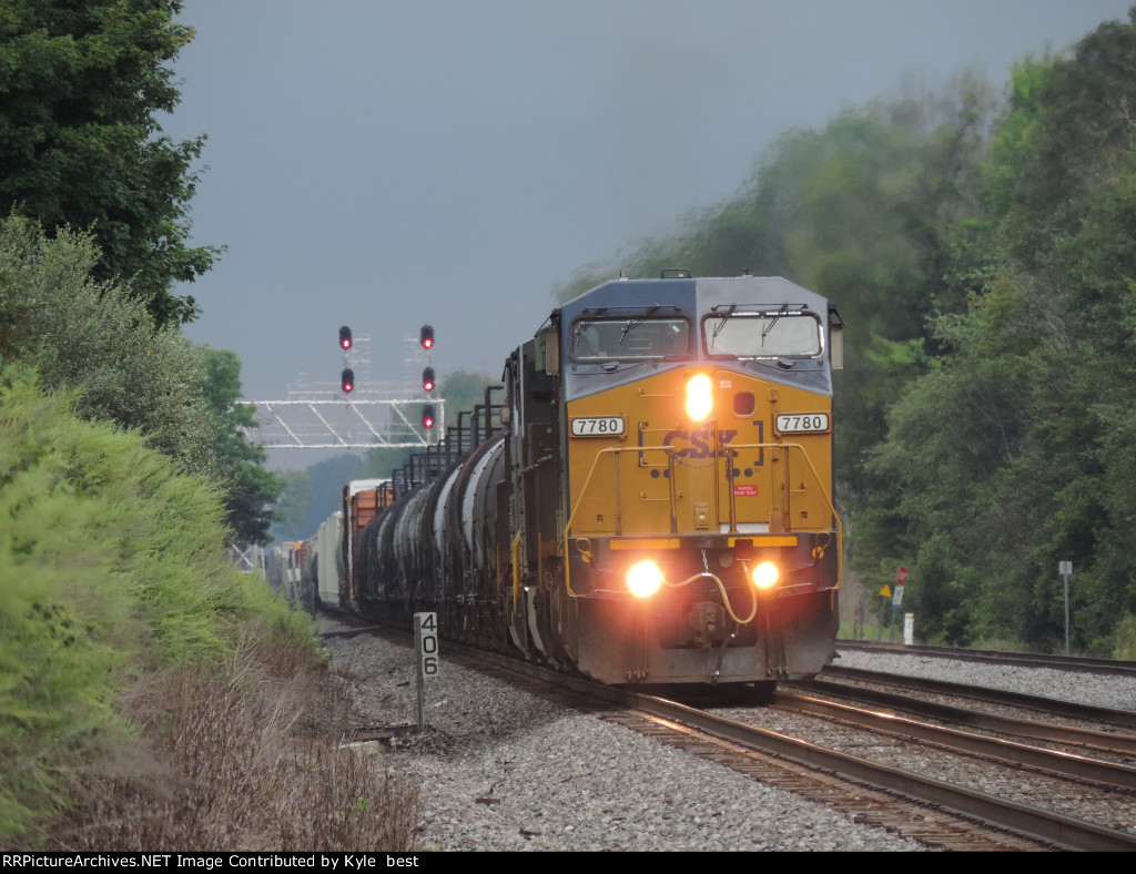 CSX 7780 on M626